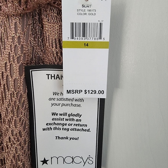 Blouson Bodice Crocheted Gown - Picture 4 of 5